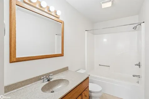 4224 20th Street Grinnell IA 50112