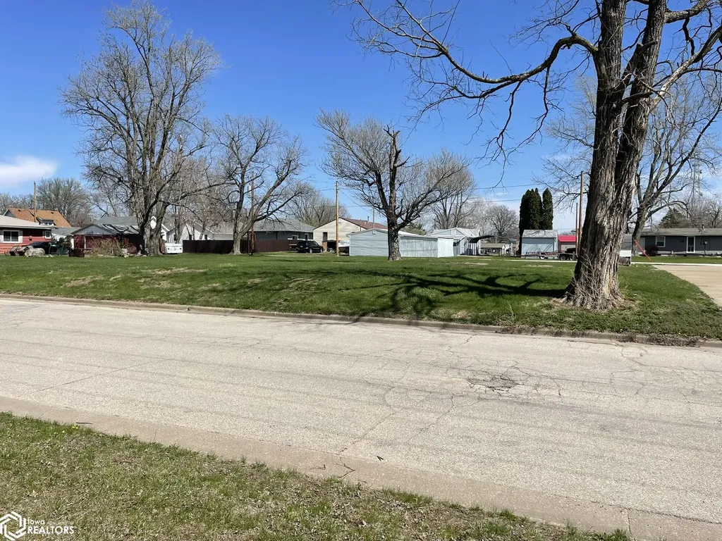 Tbd Douglas Avenue Burlington IA 52601