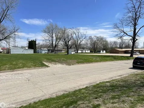 Tbd Douglas Avenue Burlington IA 52601
