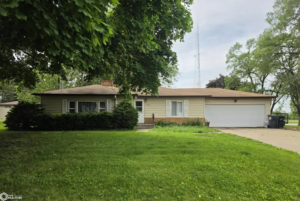 1329 Barclay Street Oskaloosa IA 52577