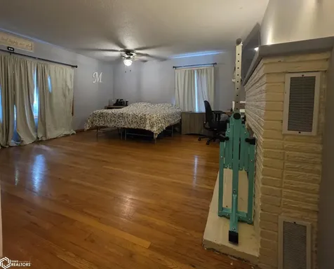 1329 Barclay Street Oskaloosa IA 52577