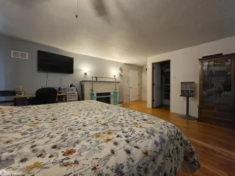 1329 Barclay Street Oskaloosa IA 52577