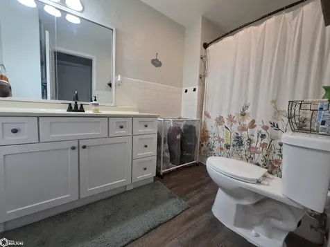 1329 Barclay Street Oskaloosa IA 52577