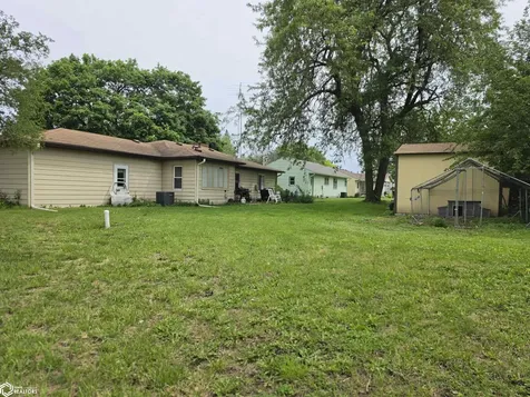 1329 Barclay Street Oskaloosa IA 52577