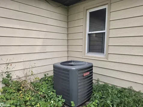 1329 Barclay Street Oskaloosa IA 52577
