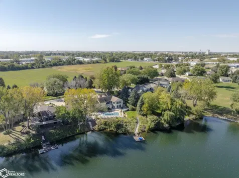 1000 Briarstone Drive Mason City IA 50401