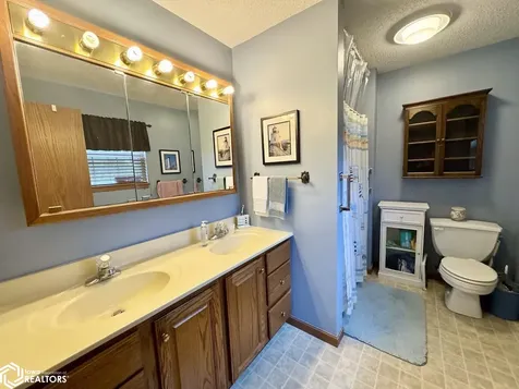 1509 Orchard Meadow Drive Burlington IA 52601