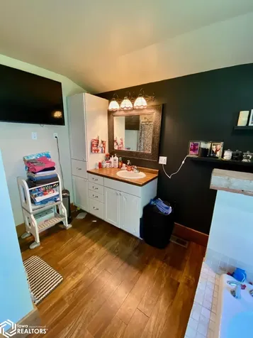 563 390th Street Hanlontown IA 50444