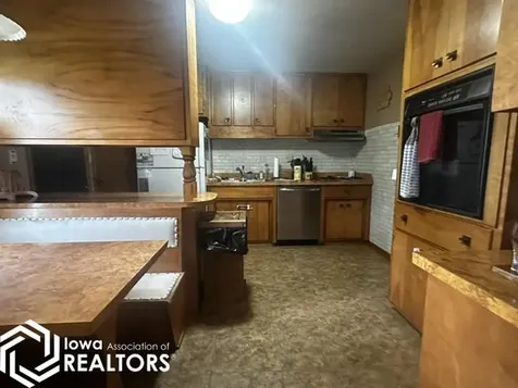 725 2nd Street NW Britt IA 50423