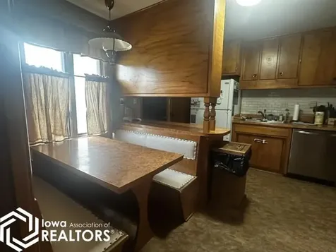 725 2nd Street NW Britt IA 50423