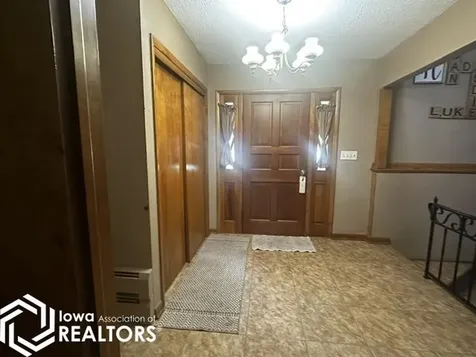 725 2nd Street NW Britt IA 50423
