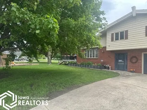 725 2nd Street NW Britt IA 50423