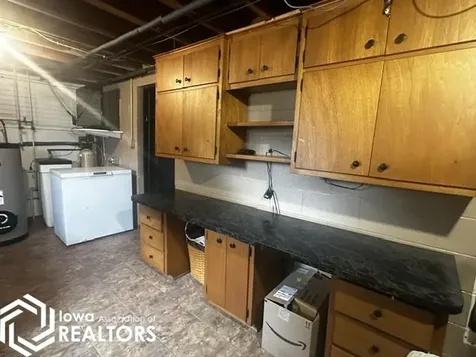 725 2nd Street NW Britt IA 50423