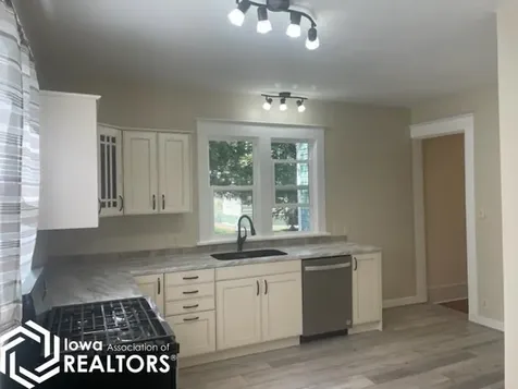 606 S 3rd Street Fairfield IA 52556