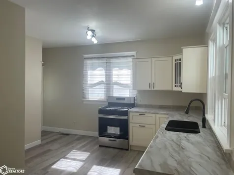 606 S 3rd Street Fairfield IA 52556