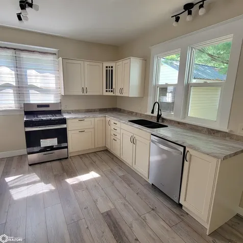 606 S 3rd Street Fairfield IA 52556