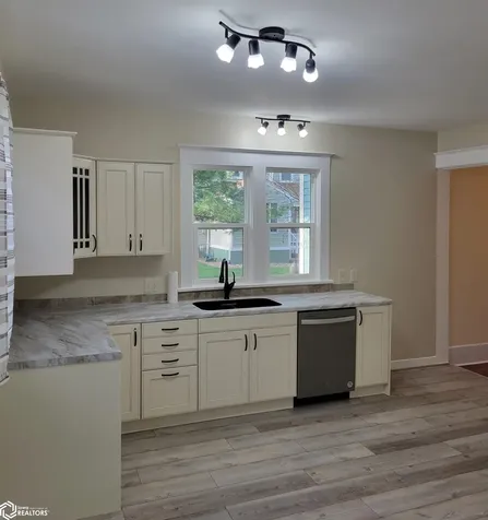 606 S 3rd Street Fairfield IA 52556