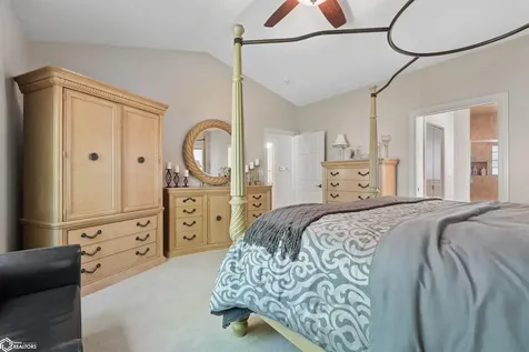 5582 Chip Shot Drive Burlington IA 52601