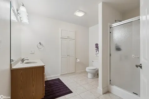 5582 Chip Shot Drive Burlington IA 52601