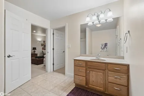 5582 Chip Shot Drive Burlington IA 52601