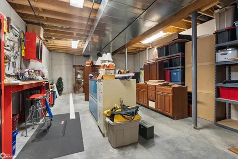 5582 Chip Shot Drive Burlington IA 52601