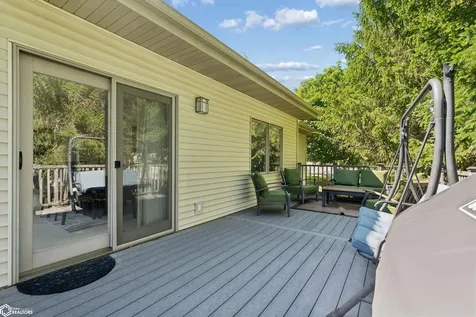 5582 Chip Shot Drive Burlington IA 52601
