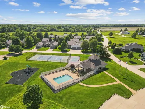 5582 Chip Shot Drive Burlington IA 52601