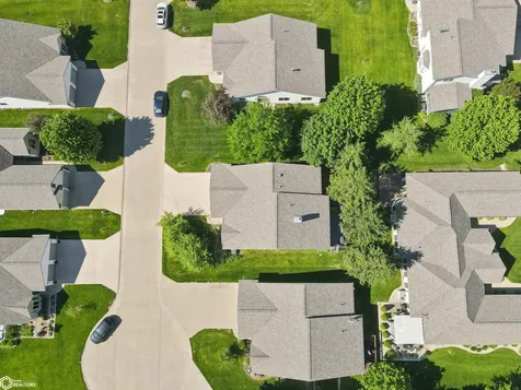 5582 Chip Shot Drive Burlington IA 52601