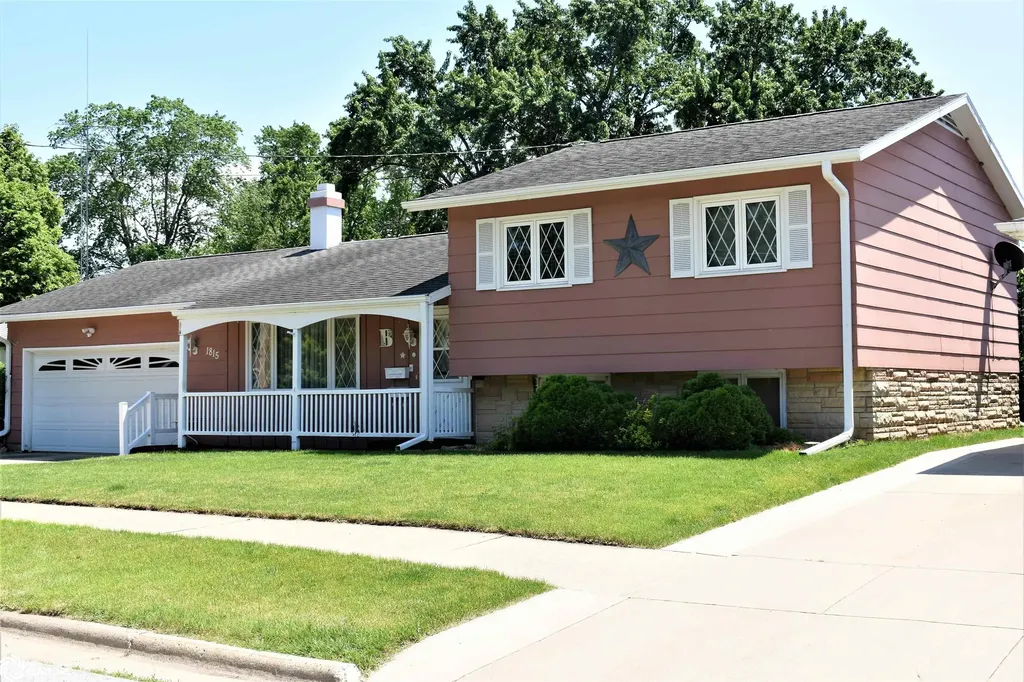 1815 Cottrell Avenue Iowa Falls IA 50126