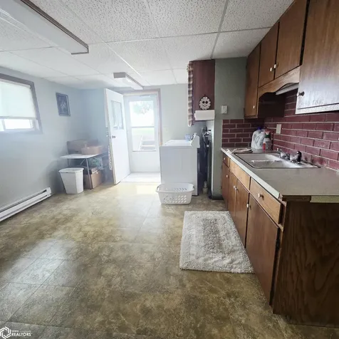 1307 Irvine Avenue New Sharon IA 50207