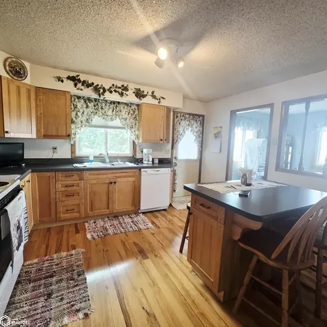 1307 Irvine Avenue New Sharon IA 50207