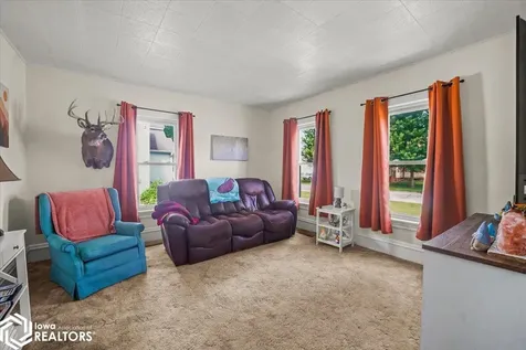 714 2nd Avenue Ackley IA 50601