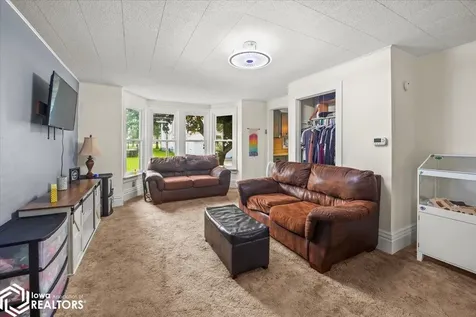 714 2nd Avenue Ackley IA 50601