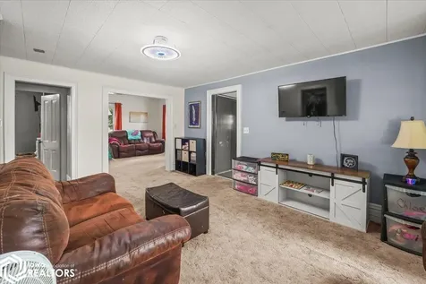 714 2nd Avenue Ackley IA 50601