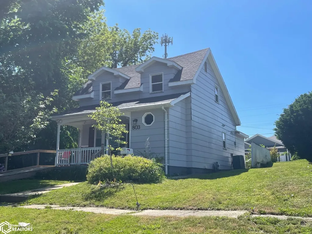 803 Center Street Grinnell IA 50112