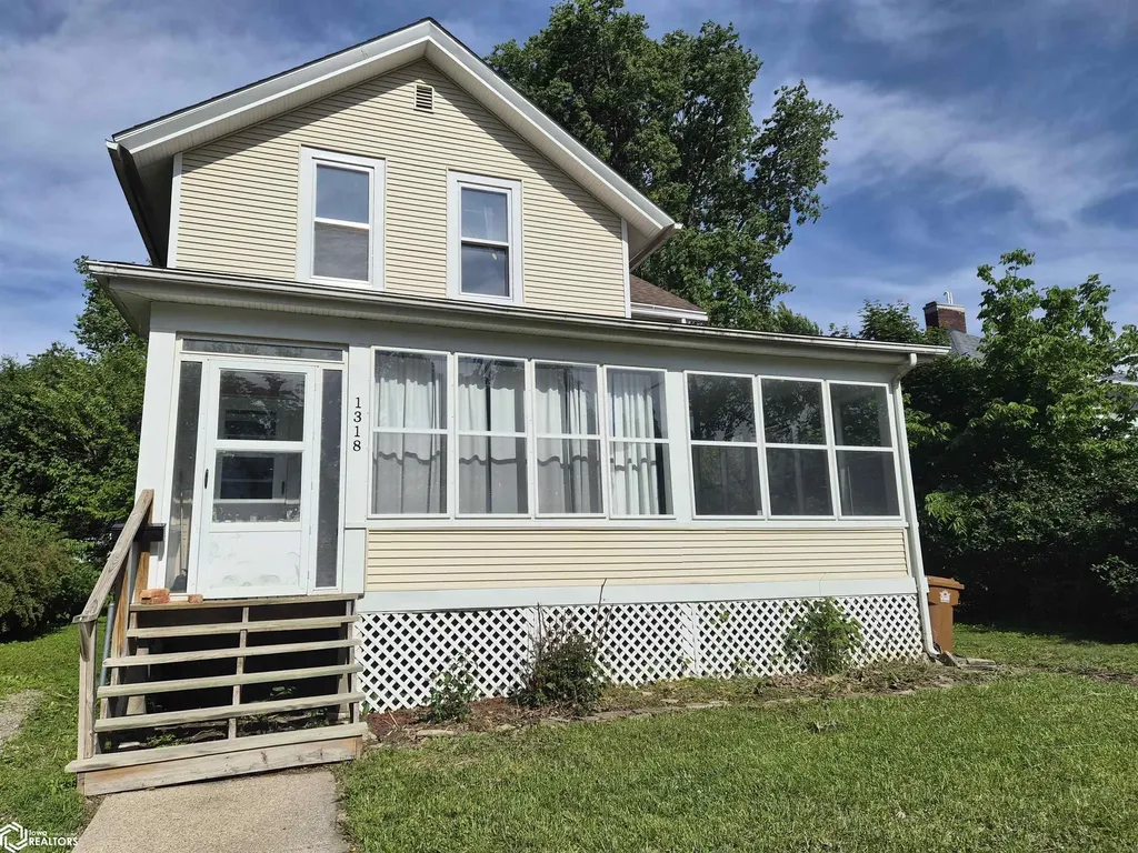 1318 West Street Grinnell IA 50112