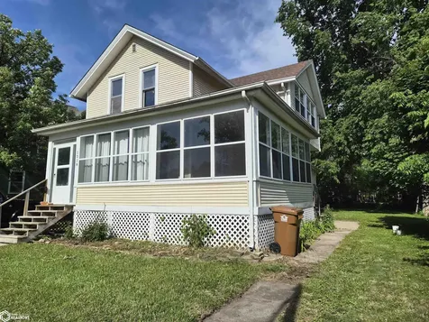 1318 West Street Grinnell IA 50112