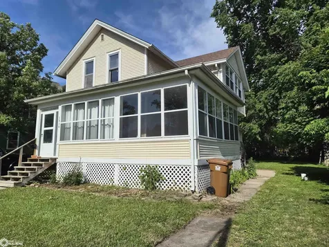 1318 West Street Grinnell IA 50112