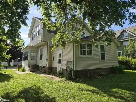 1318 West Street Grinnell IA 50112