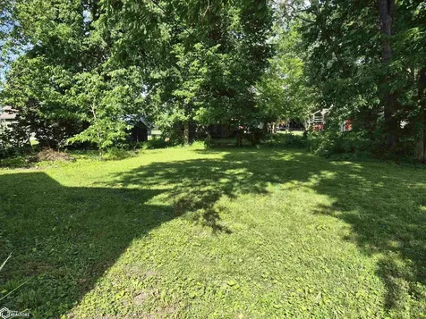 1318 West Street Grinnell IA 50112