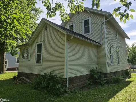 1318 West Street Grinnell IA 50112