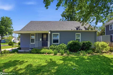 1132 Ann Street Grinnell IA 50112-1732