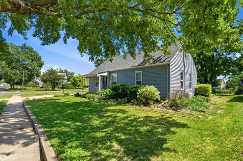 1132 Ann Street Grinnell IA 50112-1732