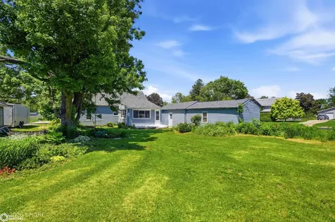 1132 Ann Street Grinnell IA 50112-1732