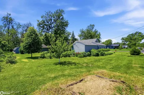 1132 Ann Street Grinnell IA 50112-1732