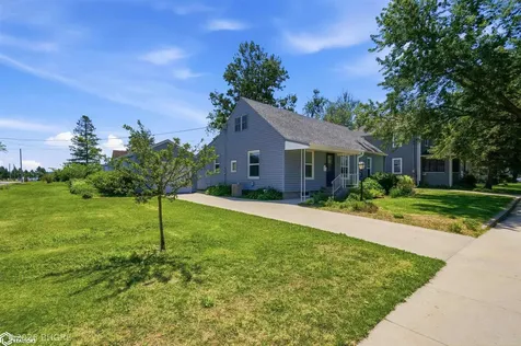 1132 Ann Street Grinnell IA 50112-1732