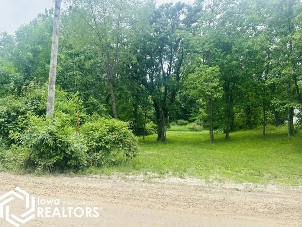 206 Woodland Road Montezuma IA 50171