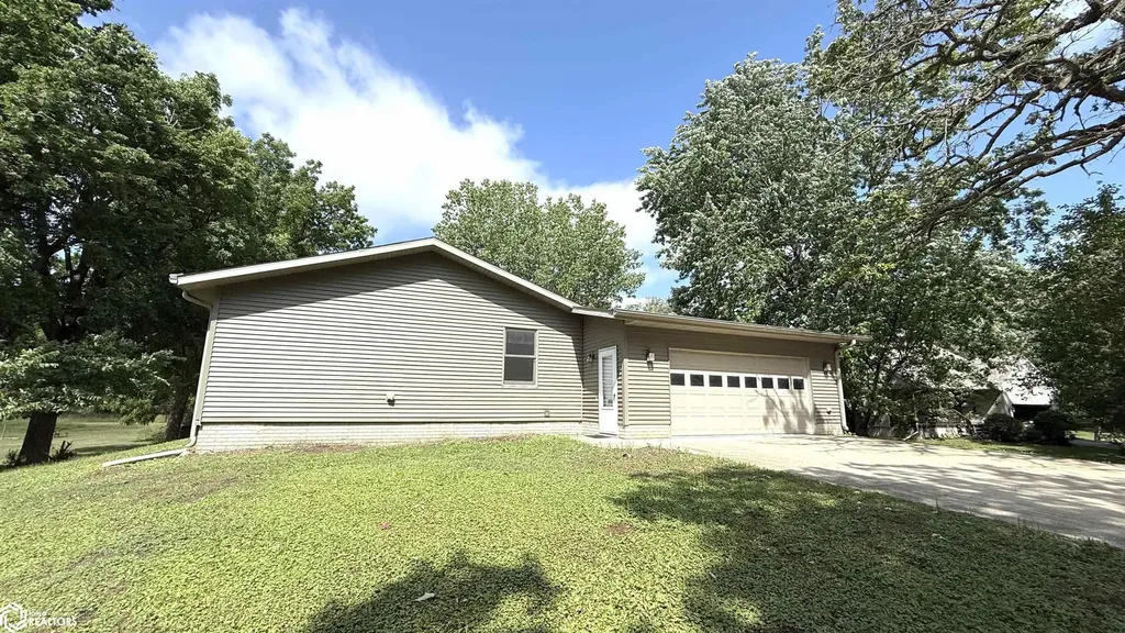 734 N Carolina Avenue Mason City IA 50401