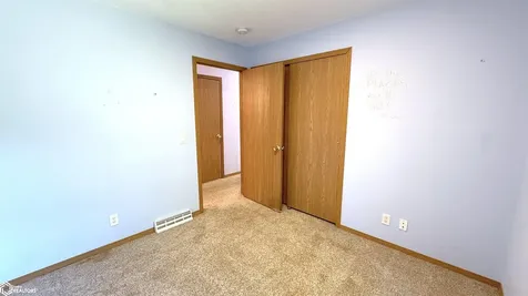 734 N Carolina Avenue Mason City IA 50401