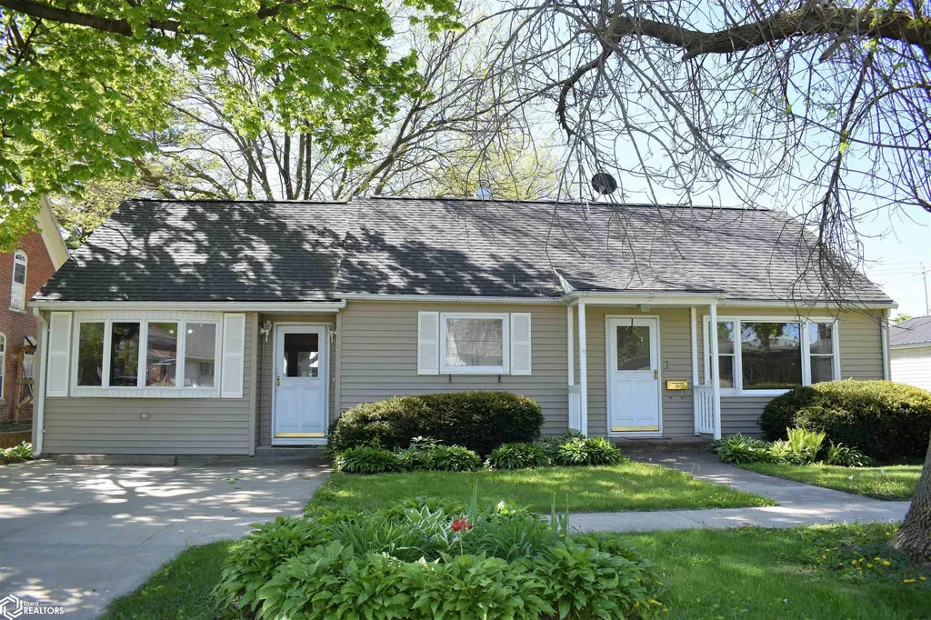 916 3rd Avenue Ackley IA 50601